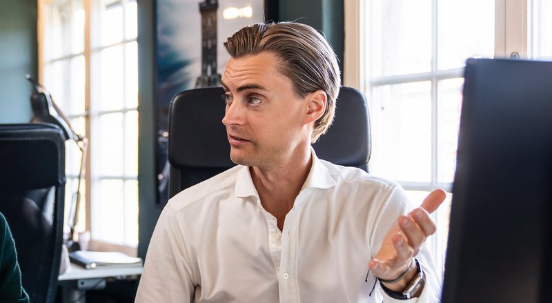 Carsten in office - Hero